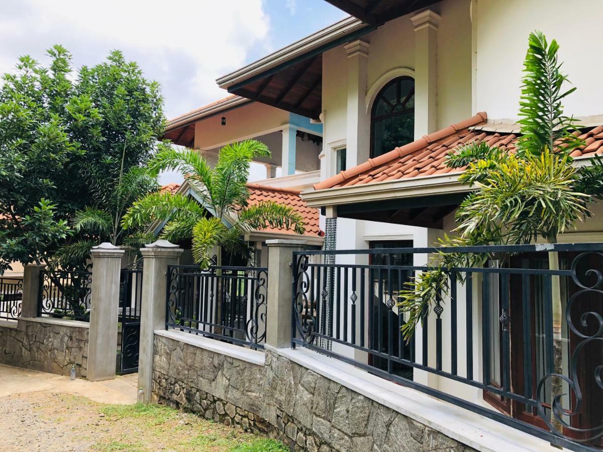 The Heaven'S Villa Kandy Bagian luar foto